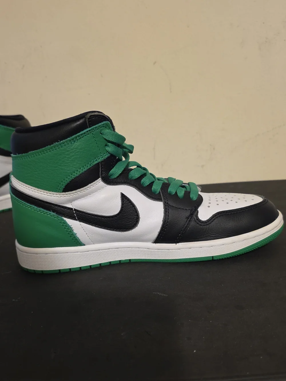 FOR SALE AIR JORDAN 1 RETRO HIGH OG 